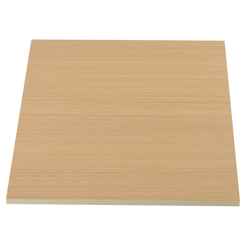 Szerokość 1220 mm Błyszcząca folia poliestrowa o wysokiej teksturze Bambusowy węgiel drzewny Fornir drewniany Żółty rdzeń Współwytłaczany panel PCV